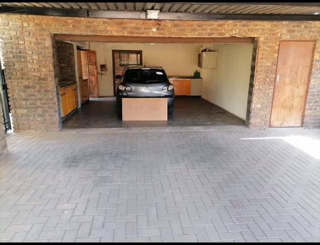 4 BEDROOM HOUSE FOR SALE IN DORANDIA
